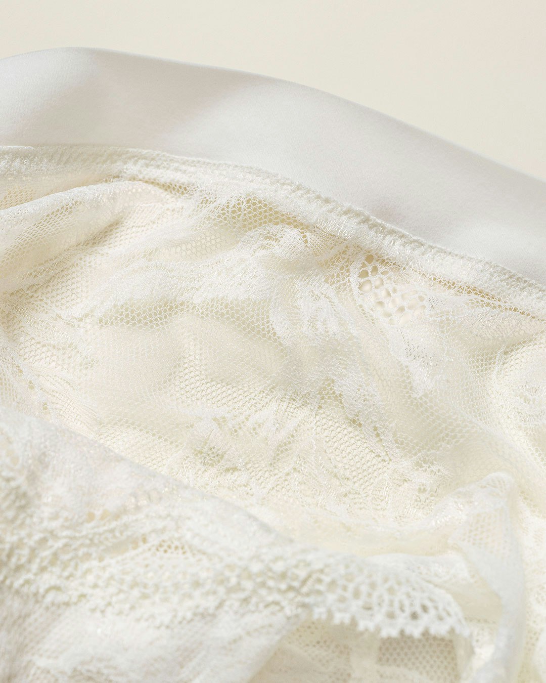 Lace hipster in white